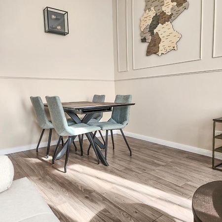 Geli Homes L1 - 2X Zimmer, 2X Kingsize Bett, 1 Bis 4 Personen, Parkplatz, Tv, Wifi, Top Kueche, Kaffee, Tee Luenen Luaran gambar