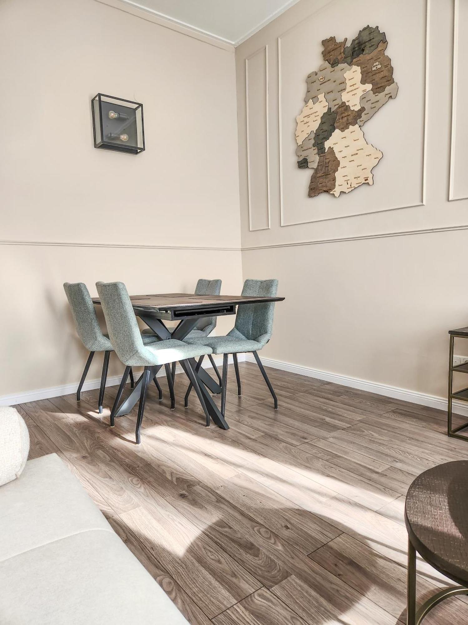 Geli Homes L1 - 2X Zimmer, 2X Kingsize Bett, 1 Bis 4 Personen, Parkplatz, Tv, Wifi, Top Kueche, Kaffee, Tee Luenen Luaran gambar