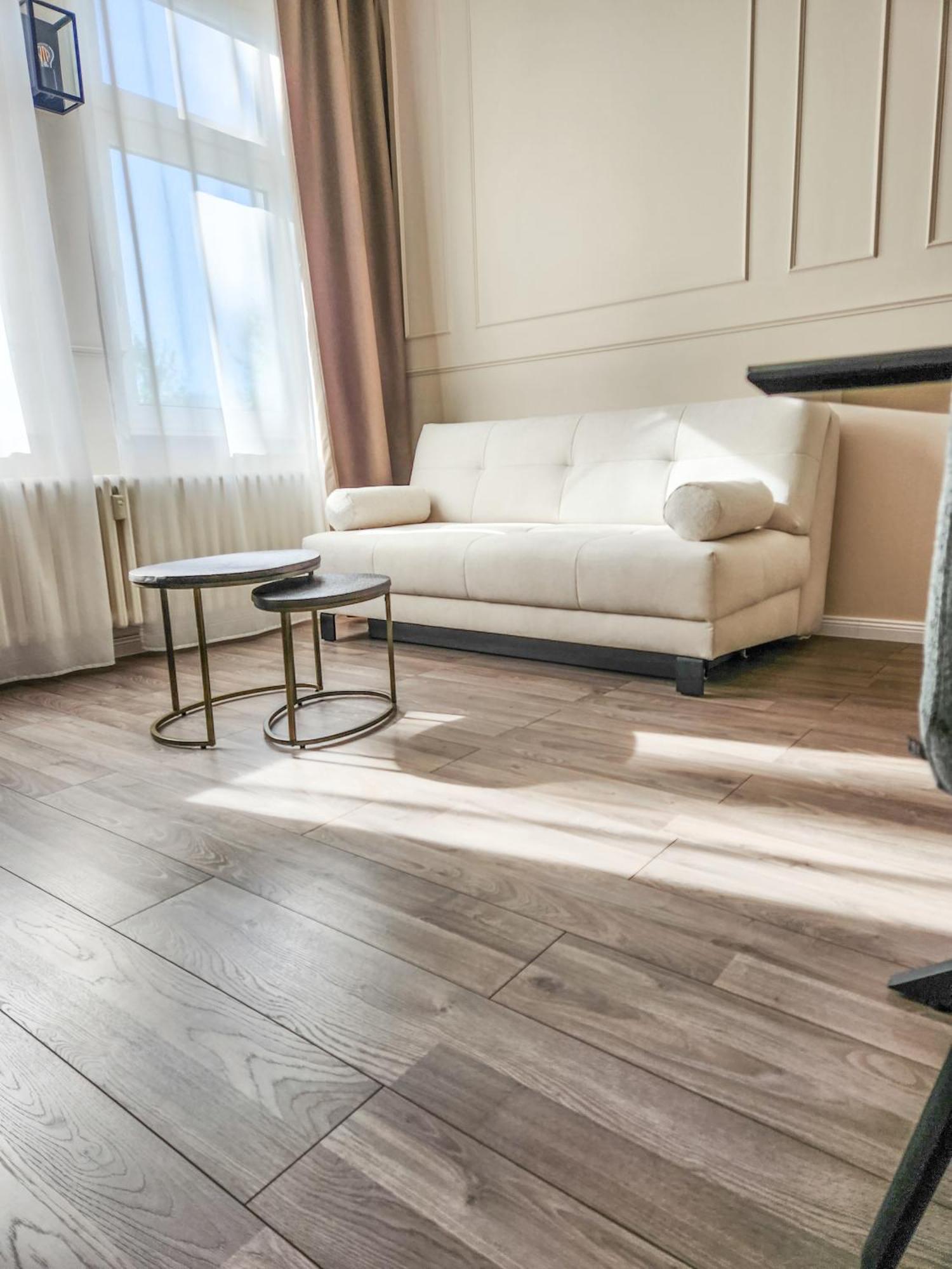Geli Homes L1 - 2X Zimmer, 2X Kingsize Bett, 1 Bis 4 Personen, Parkplatz, Tv, Wifi, Top Kueche, Kaffee, Tee Luenen Luaran gambar