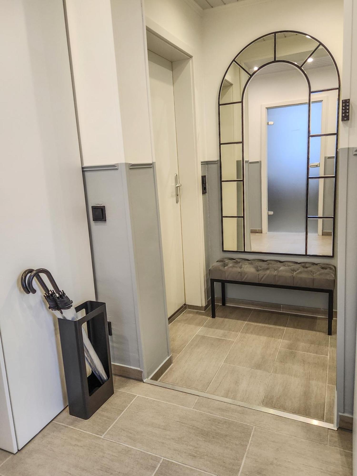 Geli Homes L1 - 2X Zimmer, 2X Kingsize Bett, 1 Bis 4 Personen, Parkplatz, Tv, Wifi, Top Kueche, Kaffee, Tee Luenen Luaran gambar